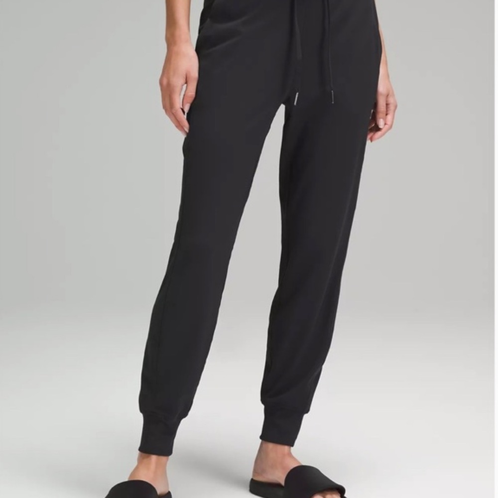 LULULEMON Ready to Rulu Joggers‎